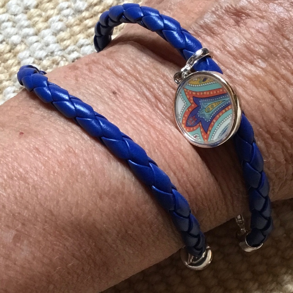 NWOT. Bracelet with paisley charm